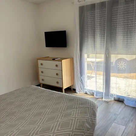 Apartment Rez De Grand T2